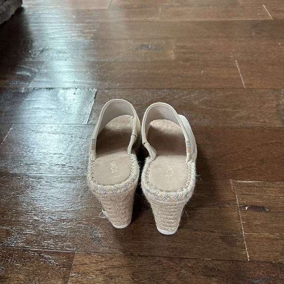 Toms-beige suede wedges-Size 8 - Picture 9 of 10
